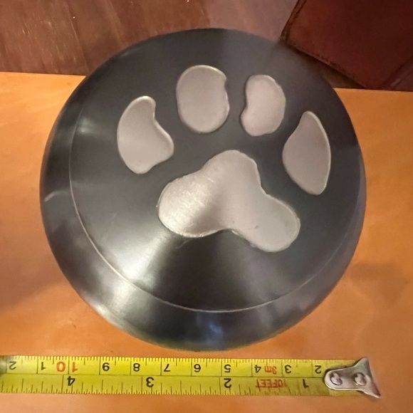 Solid brass, olive green, paw print, small pet urn. Up to 40 in.³. - Picture 9 of 9
